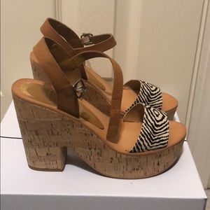 Women’s platform shoes